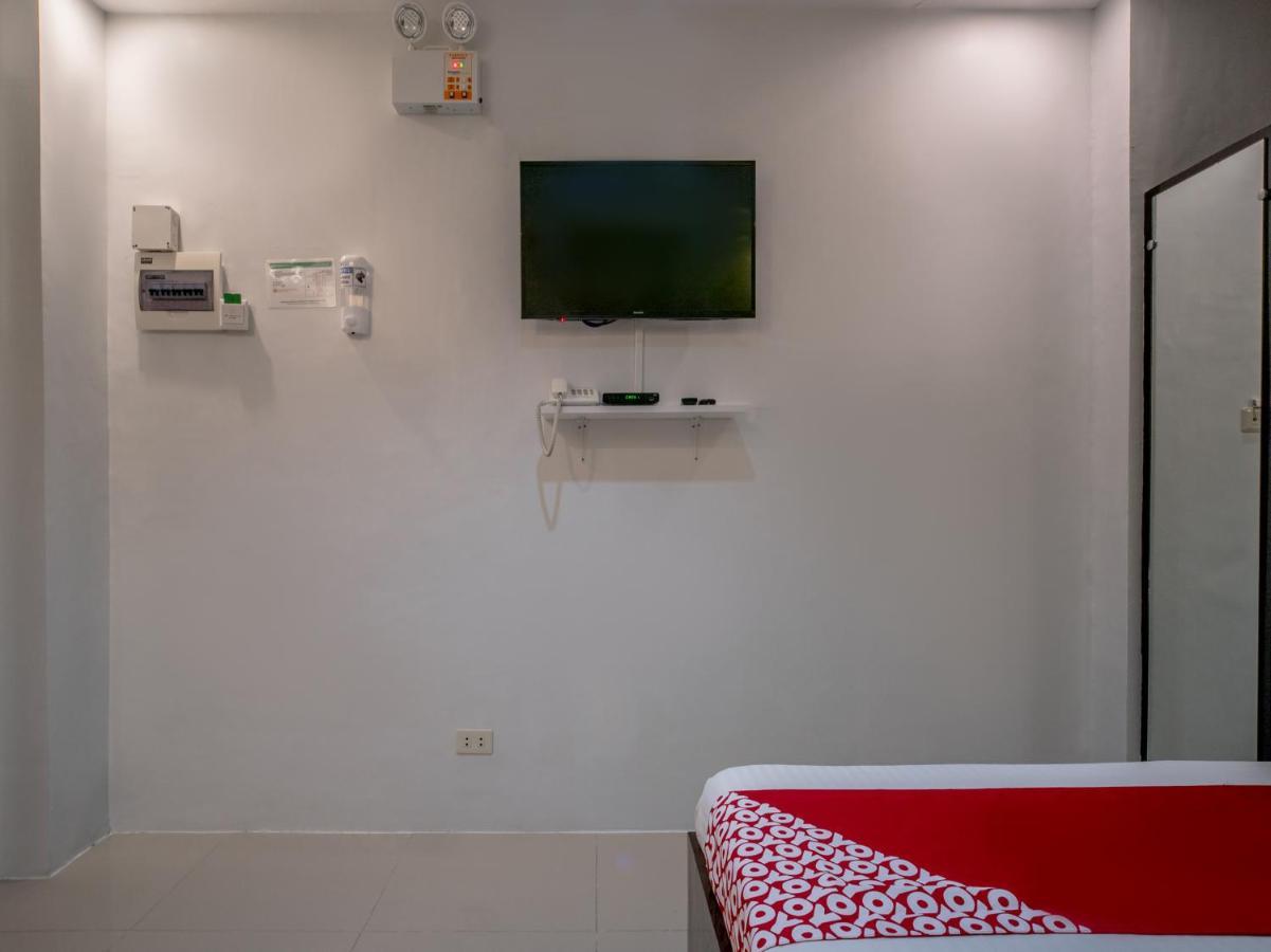 โอโย 697 โอเบรโร สวีท Hotel Davao ภายนอก รูปภาพ