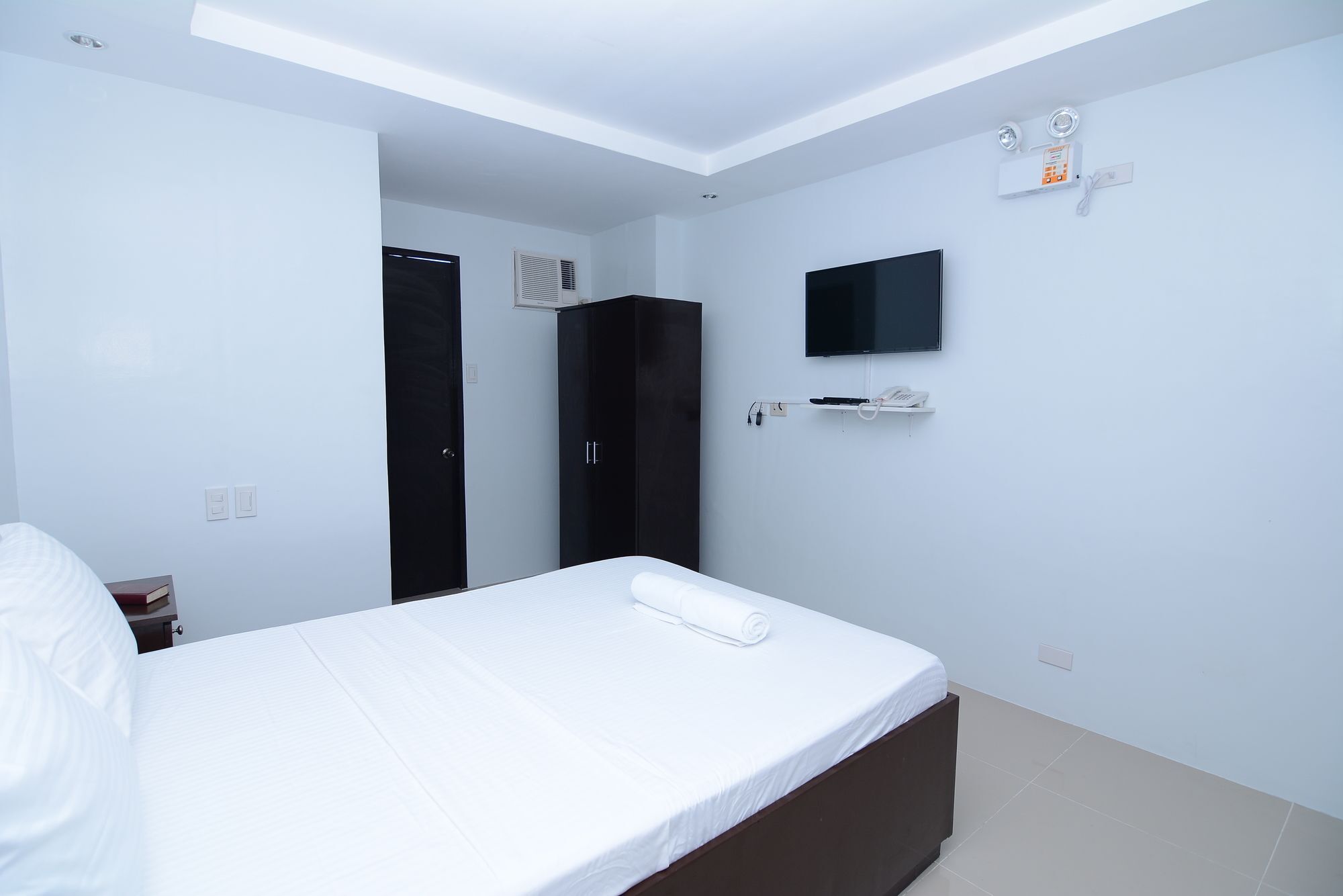 โอโย 697 โอเบรโร สวีท Hotel Davao ภายนอก รูปภาพ